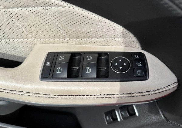 Mercedes-Benz GL cena 187900 przebieg: 68700, rok produkcji 2014 z Piaseczno małe 562